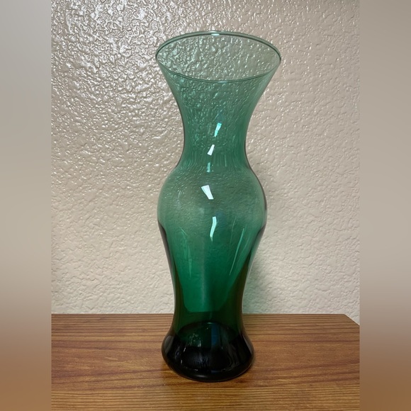 Gorgeous Green Emerald Glass Vase 9” - Picture 2 of 6